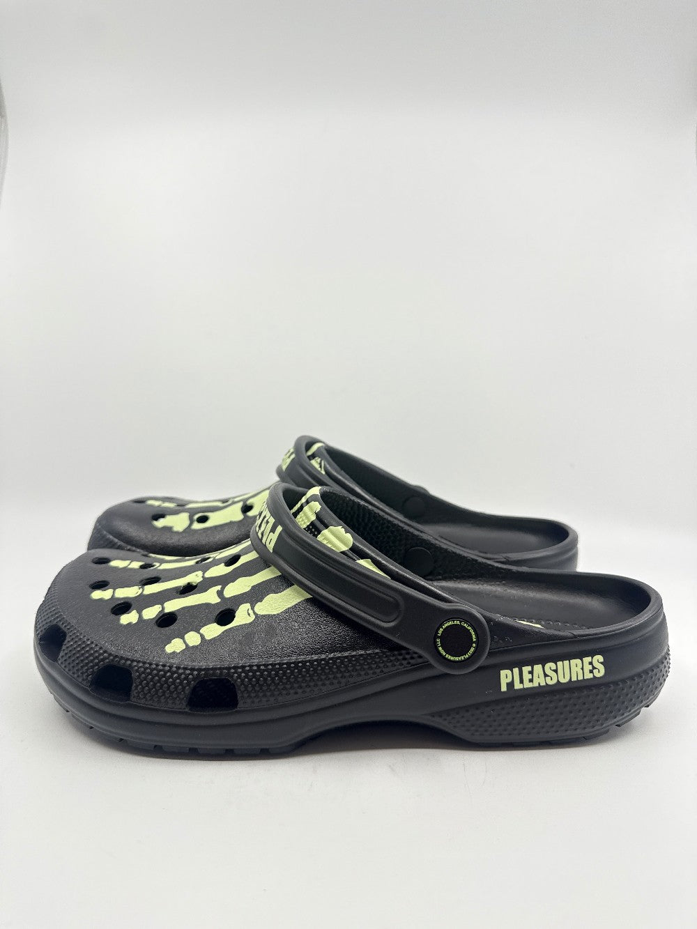 CROCS CLASSICS CLOG X PLEASURES SKELETON - BLACK GLOW|26126