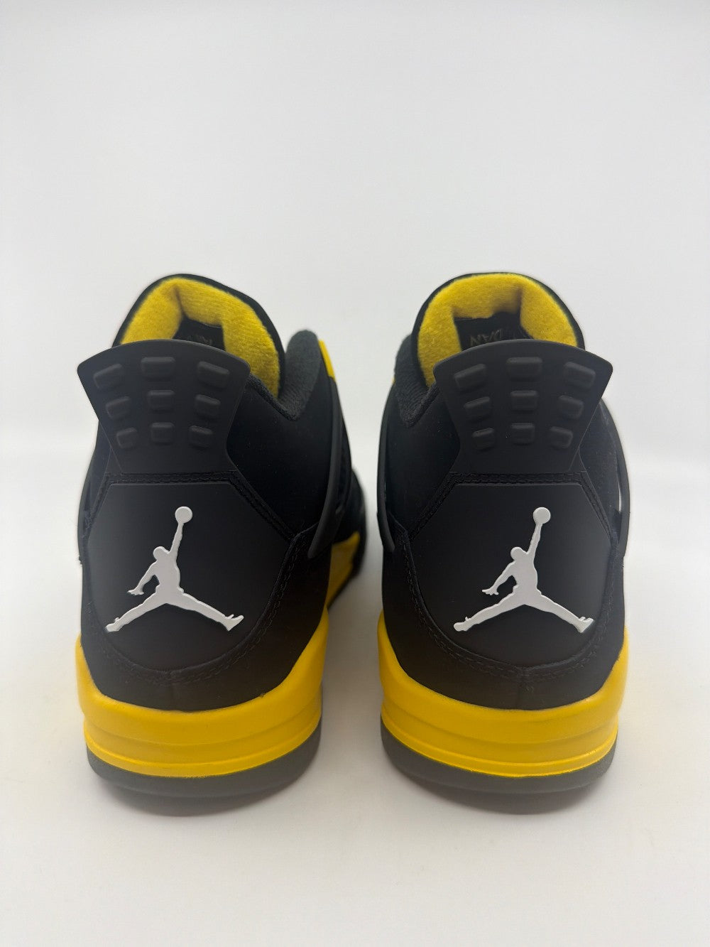 AJ 4 - THUNDER (2023)|31496