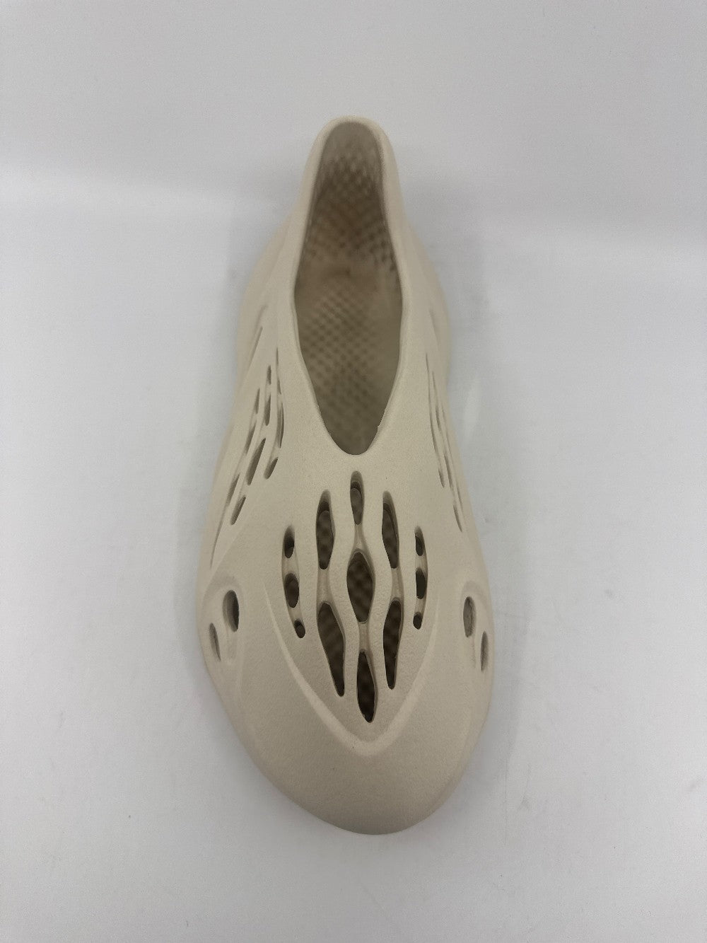 *USED* YEEZY FOAM RUNNER - SAND|35026