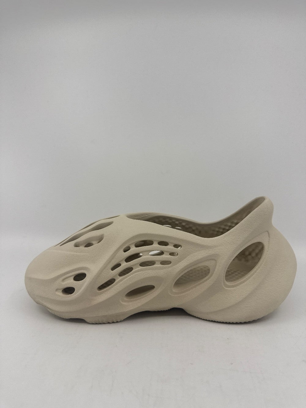 *USED* YEEZY FOAM RUNNER - SAND|35027