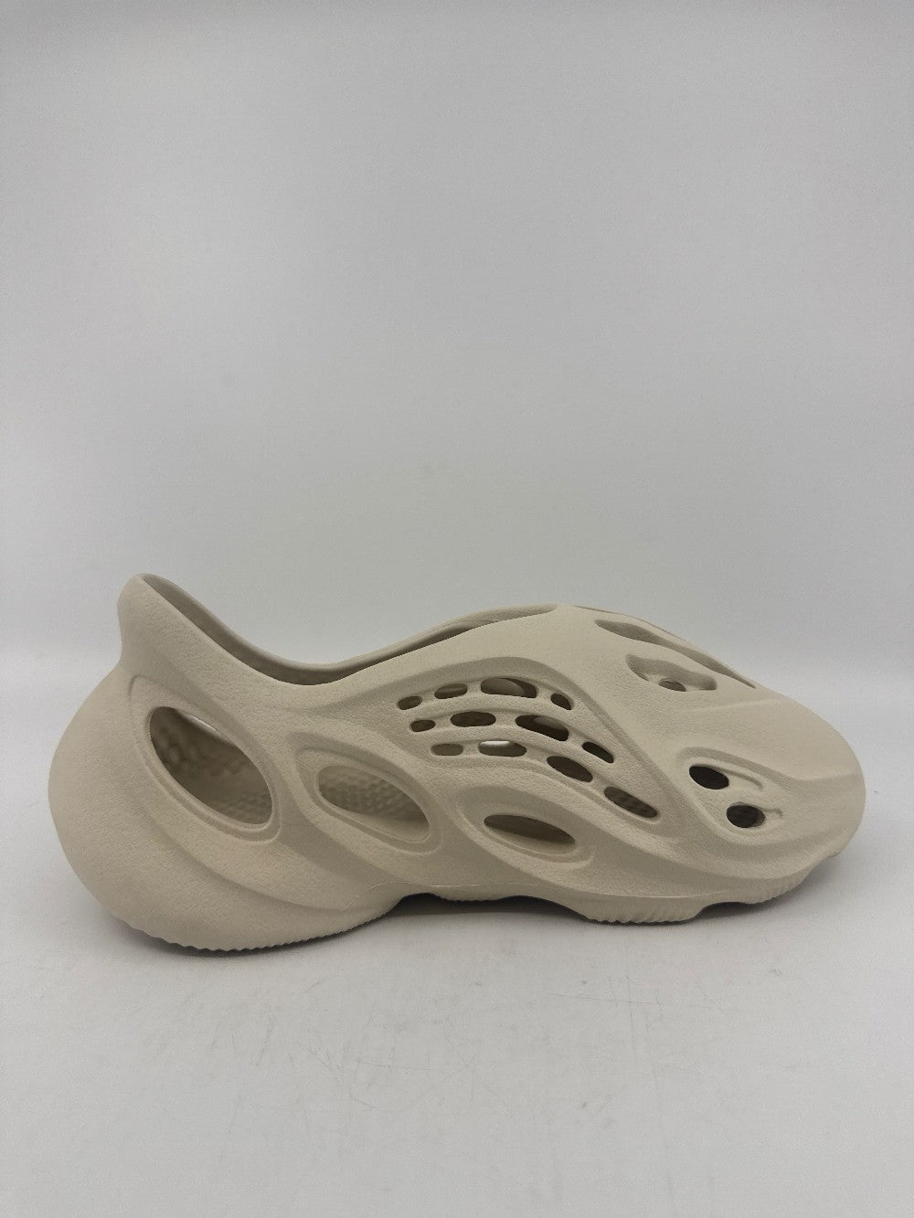 *USED* YEEZY FOAM RUNNER - SAND|35033