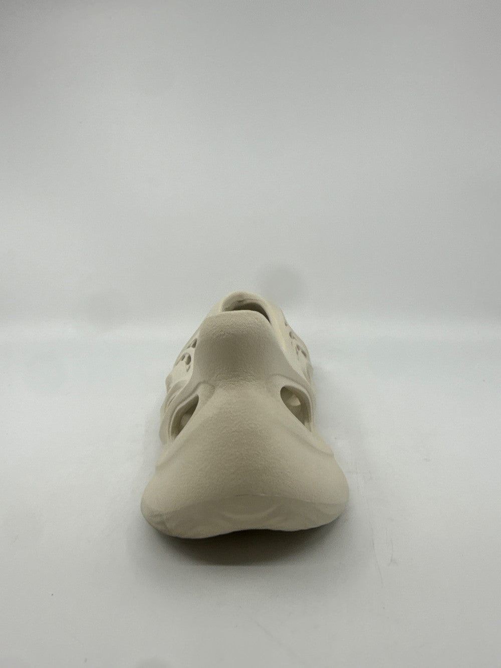 *USED* YEEZY FOAM RUNNER - SAND|35034