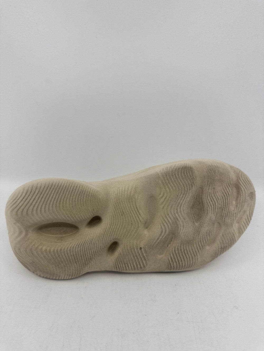 *USED* YEEZY FOAM RUNNER - SAND|35035