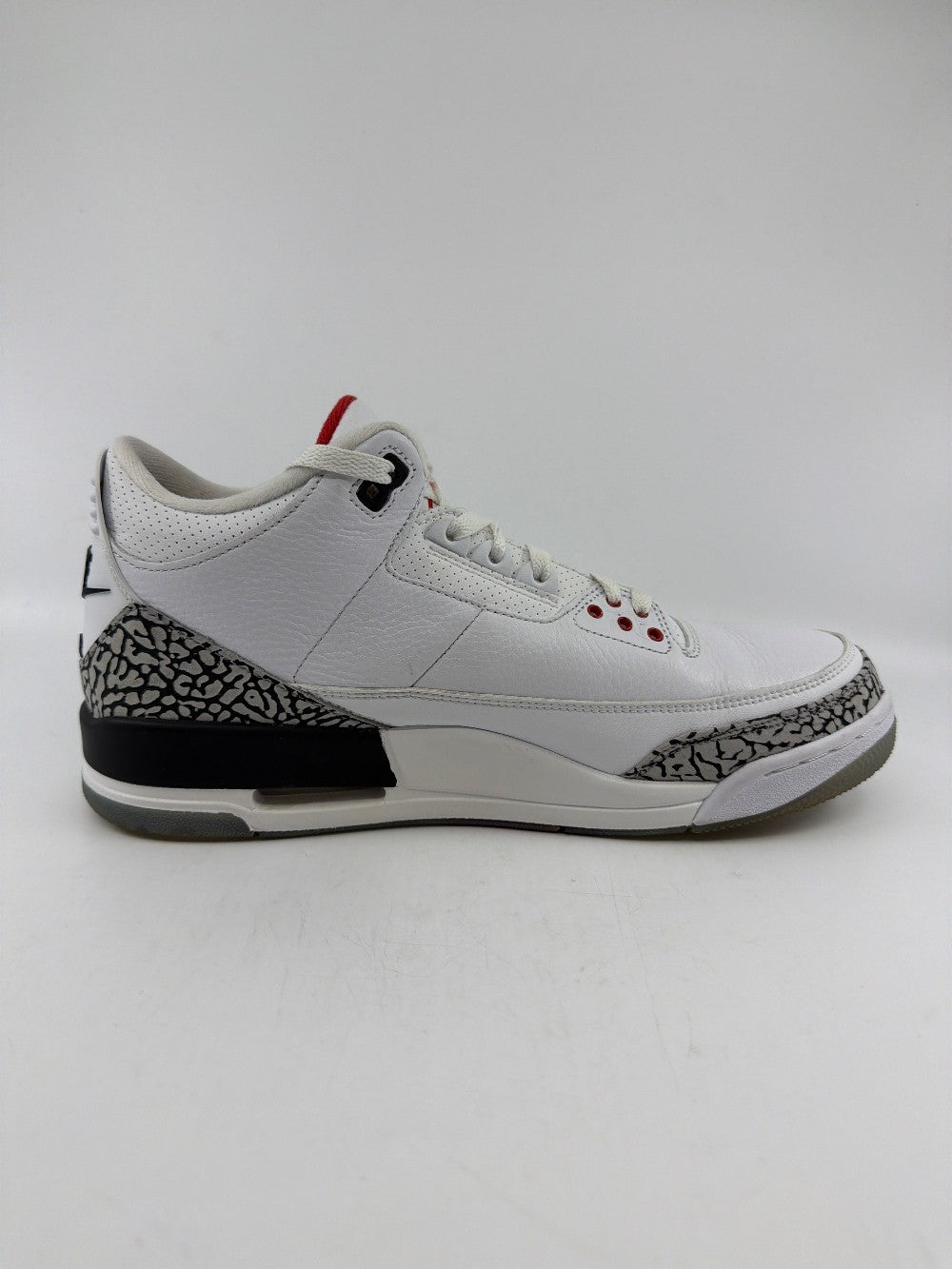 *USED* AJ 3 - FREE THROW LINE WHITE CEMENT|36095