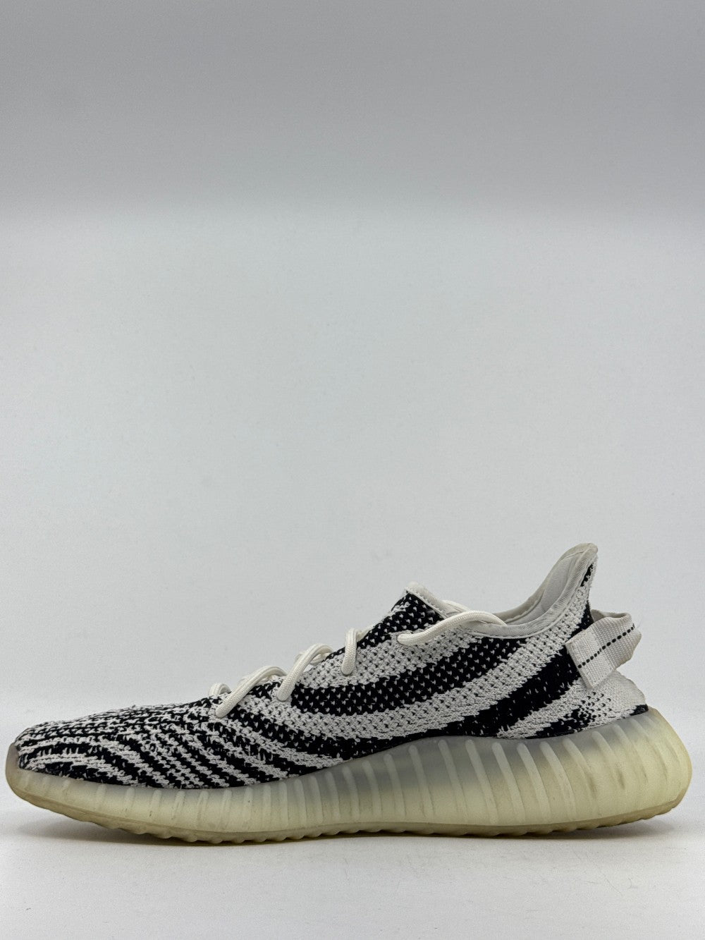 *USED/NO BOX* YEEZY 350 BOOST V2 - ZEBRA|37435