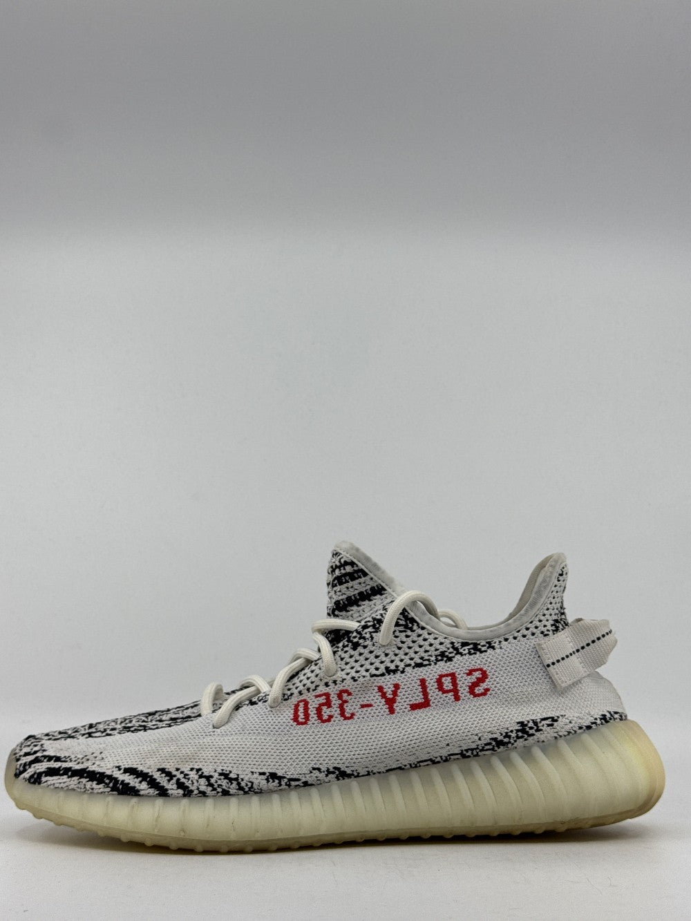 *USED/NO BOX* YEEZY 350 BOOST V2 - ZEBRA|37439