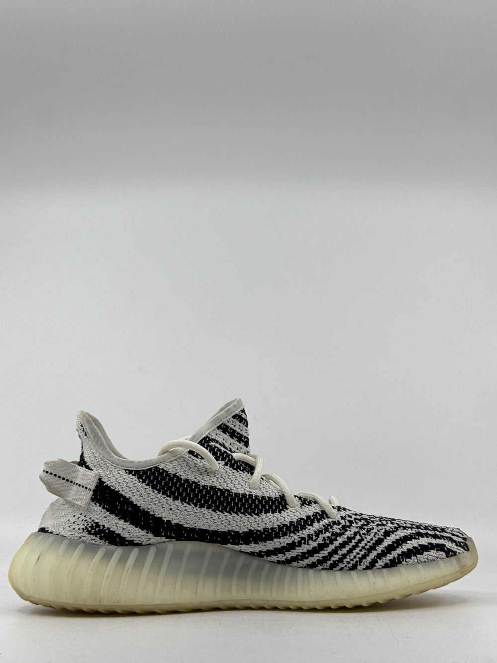 *USED/NO BOX* YEEZY 350 BOOST V2 - ZEBRA|37441