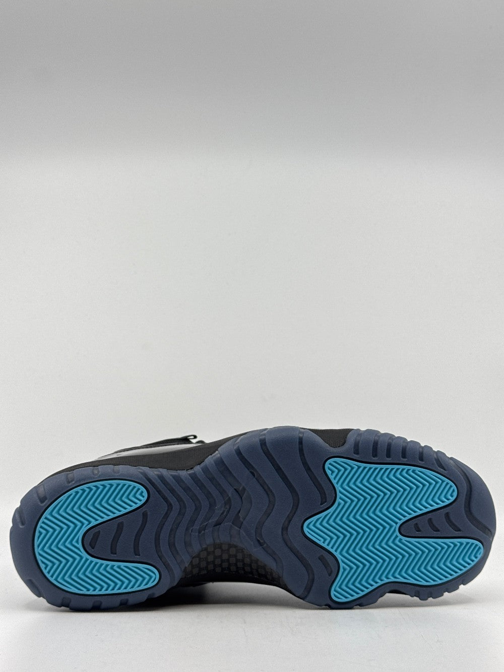 AJ 11 - GAMMA BLUE (2025)|37652