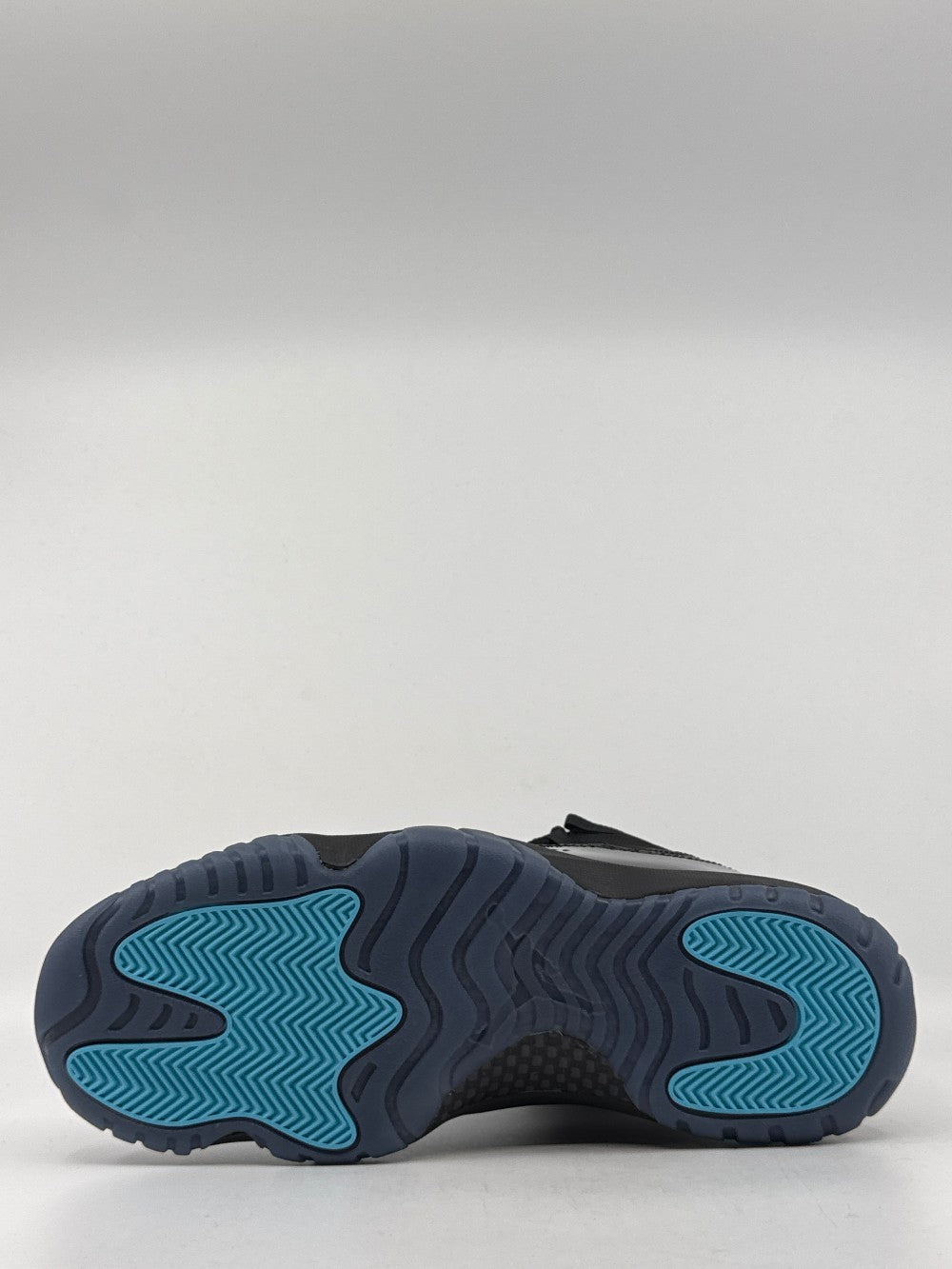 AJ 11 - GAMMA BLUE (2025)|37658