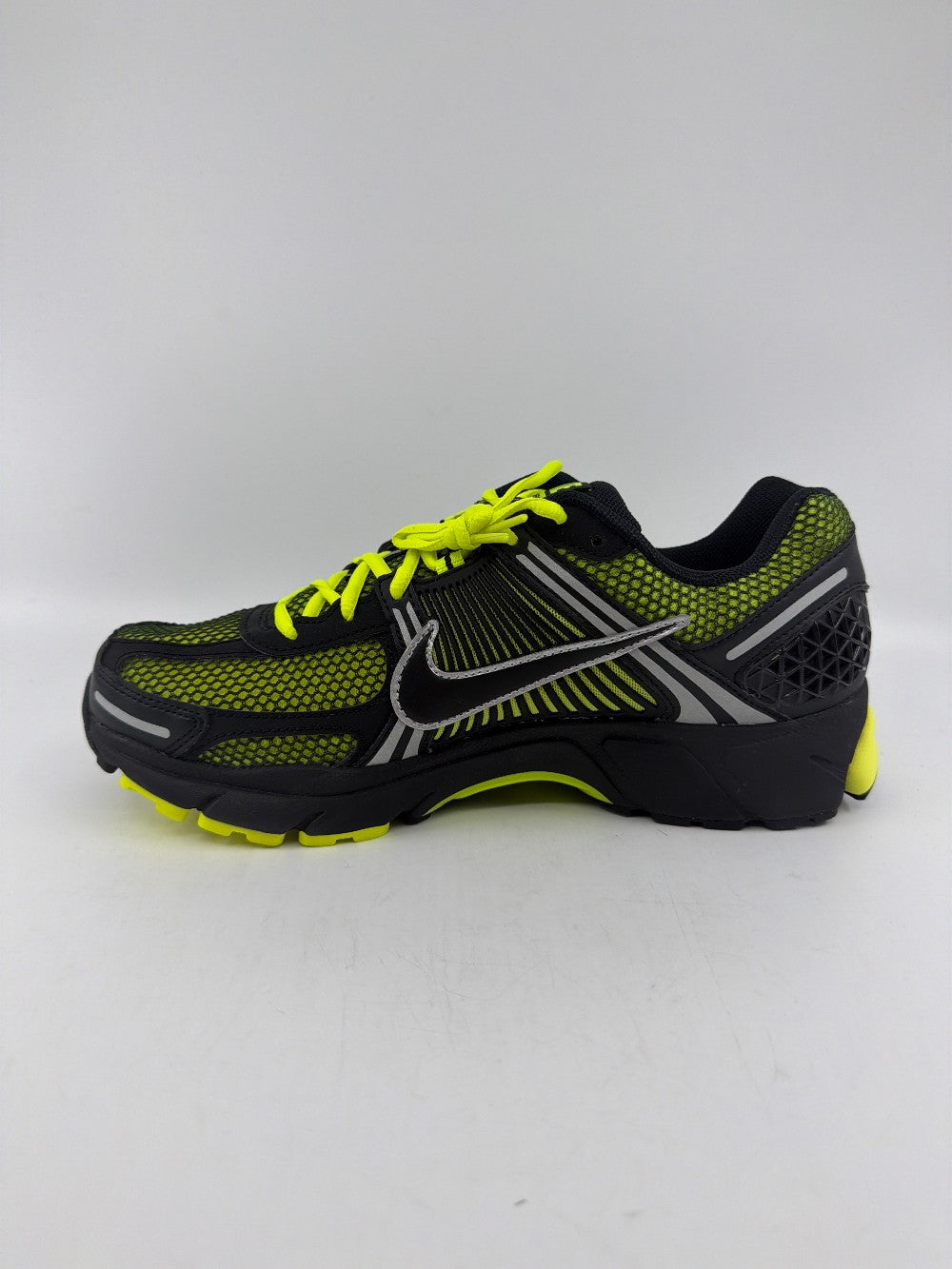 NIKE ZOOM VOMERO 5 - LEMON VENOM|38075