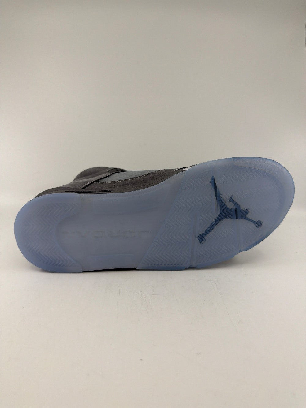 AJ 5 - WOLF GREY (2026)|38362