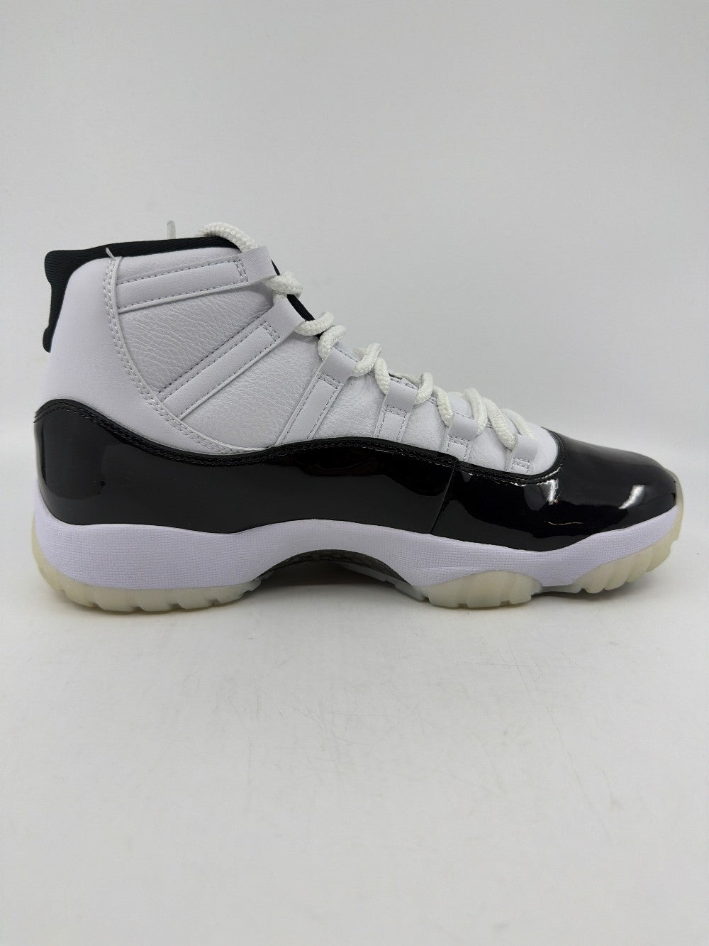 *USED/REP BOX* AJ 11 - DMP GRATITUDE (2023)|38739