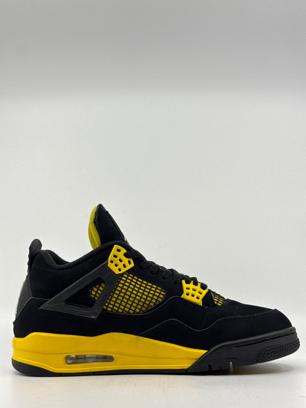 *USED* AJ 4 - THUNDER (2023)|38922