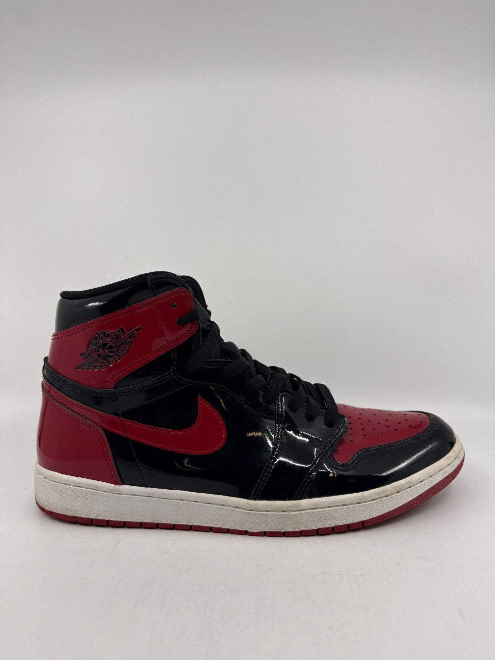 *USED/NO BOX* AJ 1 - PATENT BRED|39570
