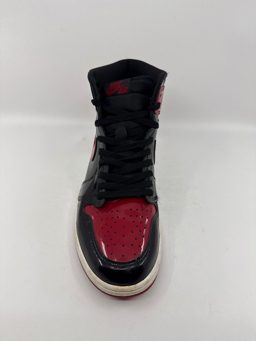 *USED/NO BOX* AJ 1 - PATENT BRED|39571