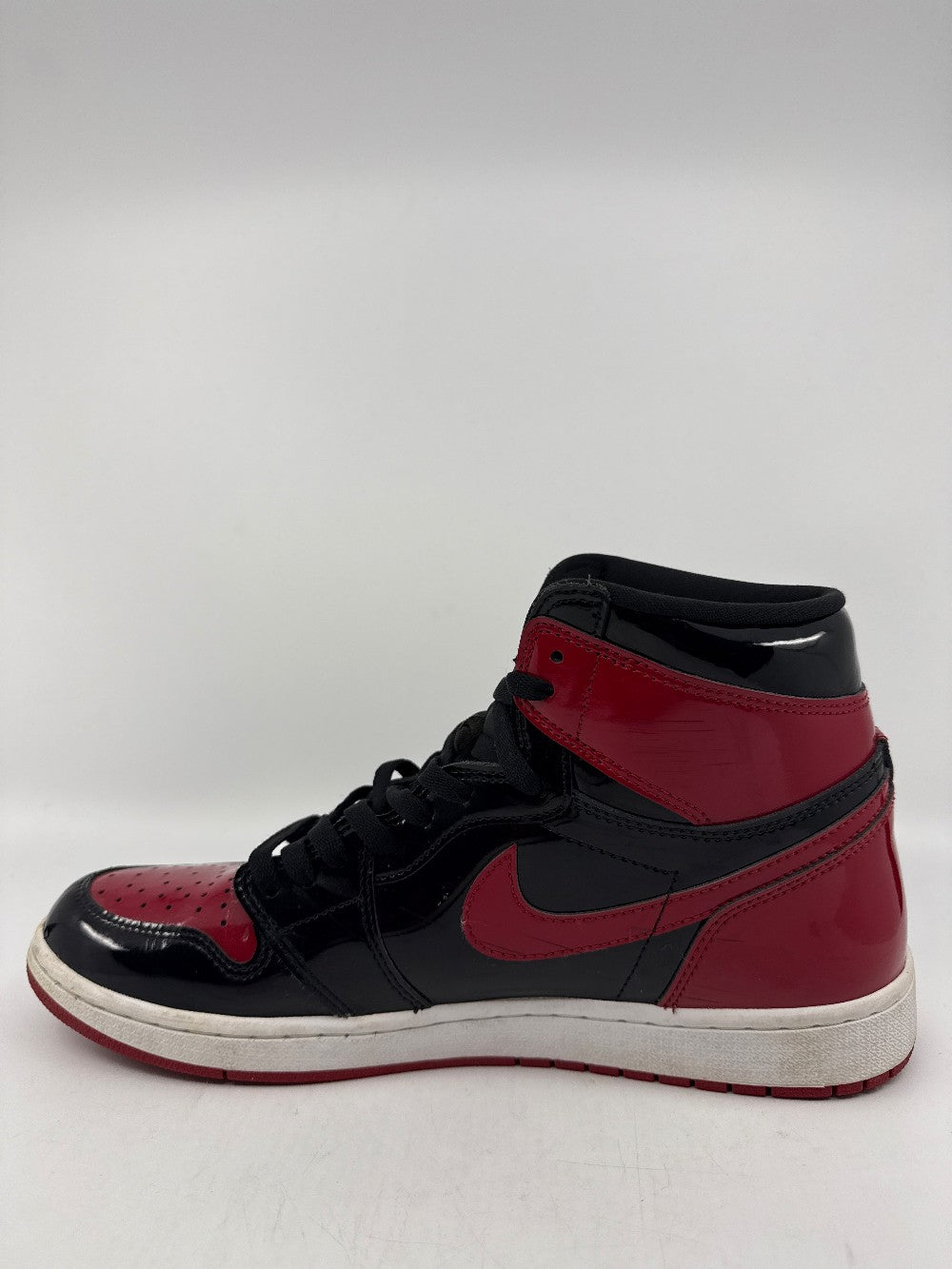 *USED/NO BOX* AJ 1 - PATENT BRED|39572