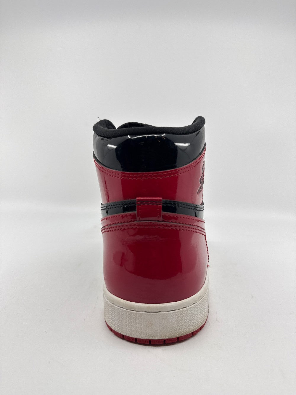 *USED/NO BOX* AJ 1 - PATENT BRED|39573