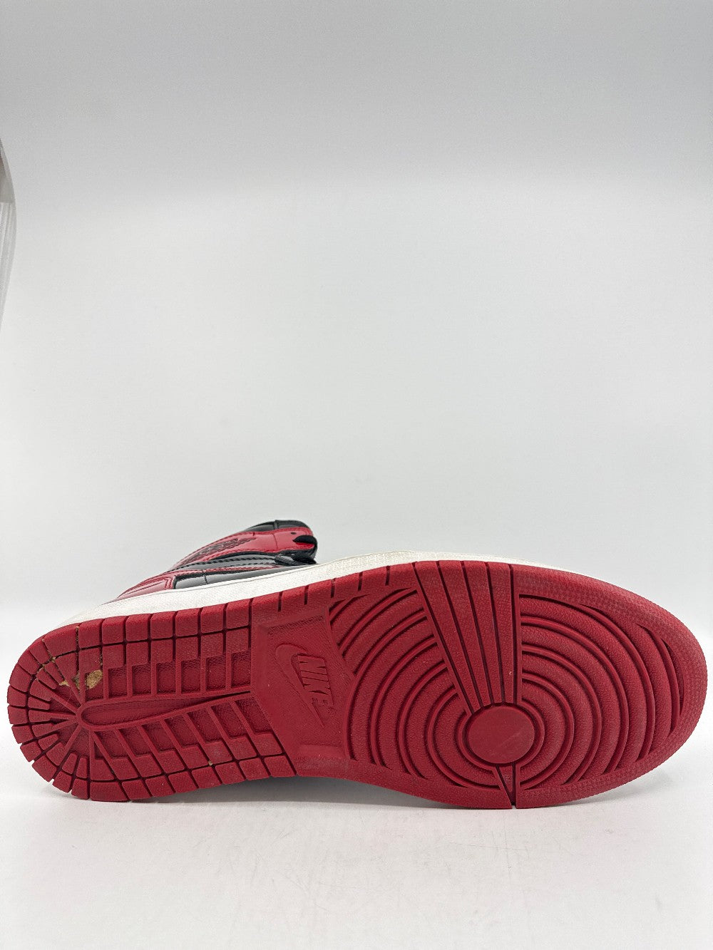 *USED/NO BOX* AJ 1 - PATENT BRED|39574