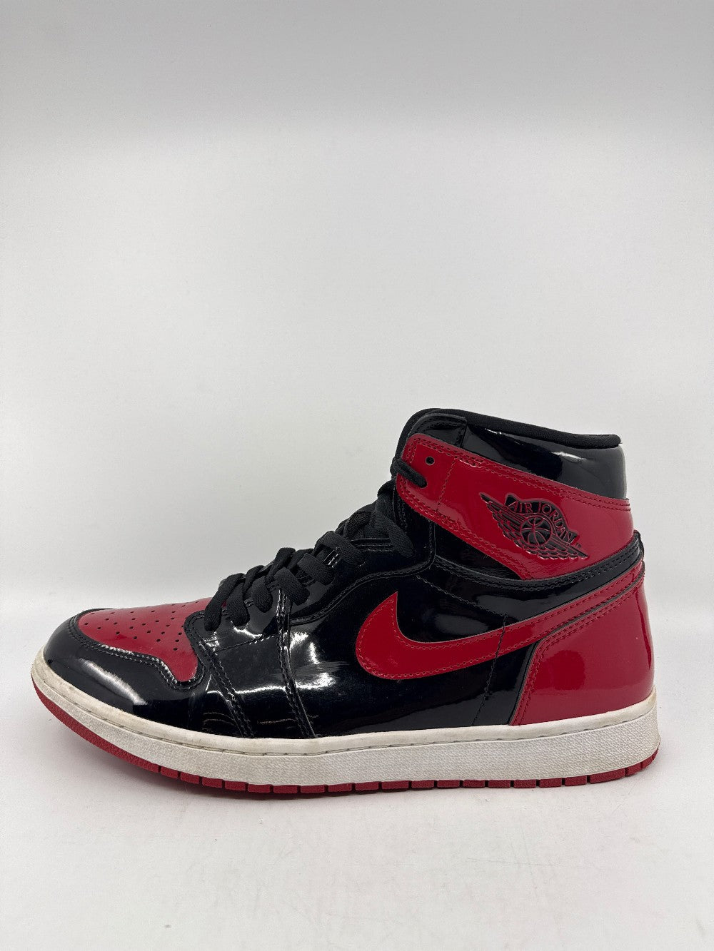 *USED/NO BOX* AJ 1 - PATENT BRED|39575