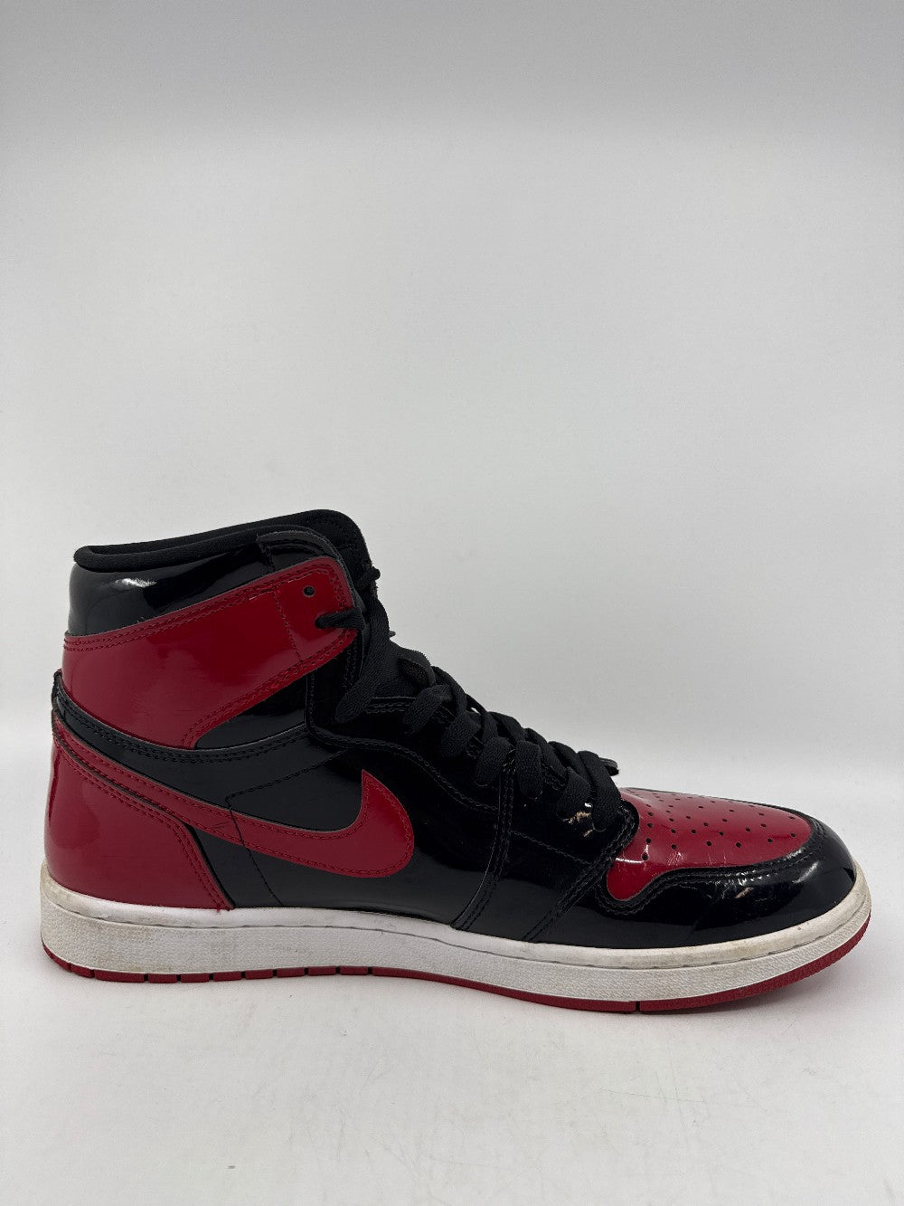 *USED/NO BOX* AJ 1 - PATENT BRED|39577
