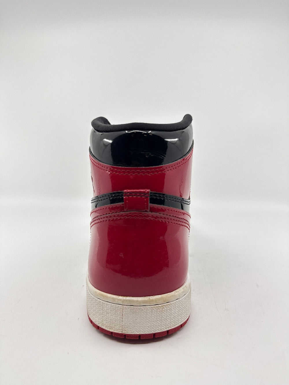 *USED/NO BOX* AJ 1 - PATENT BRED|39578