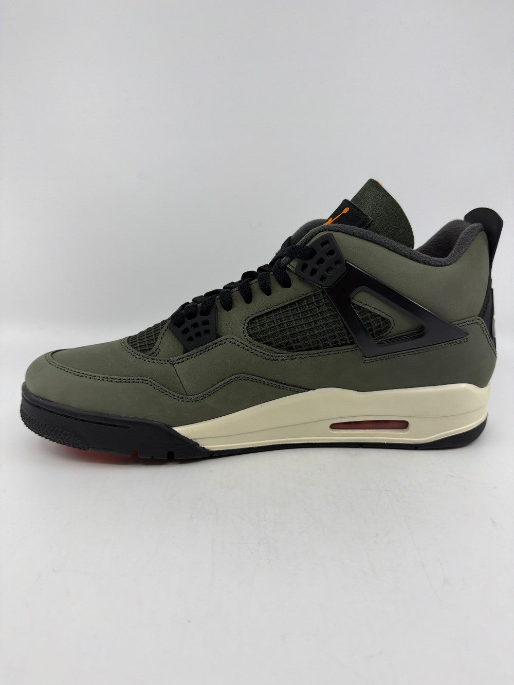 AJ 4 - UNDEFEATED (2025)|39892