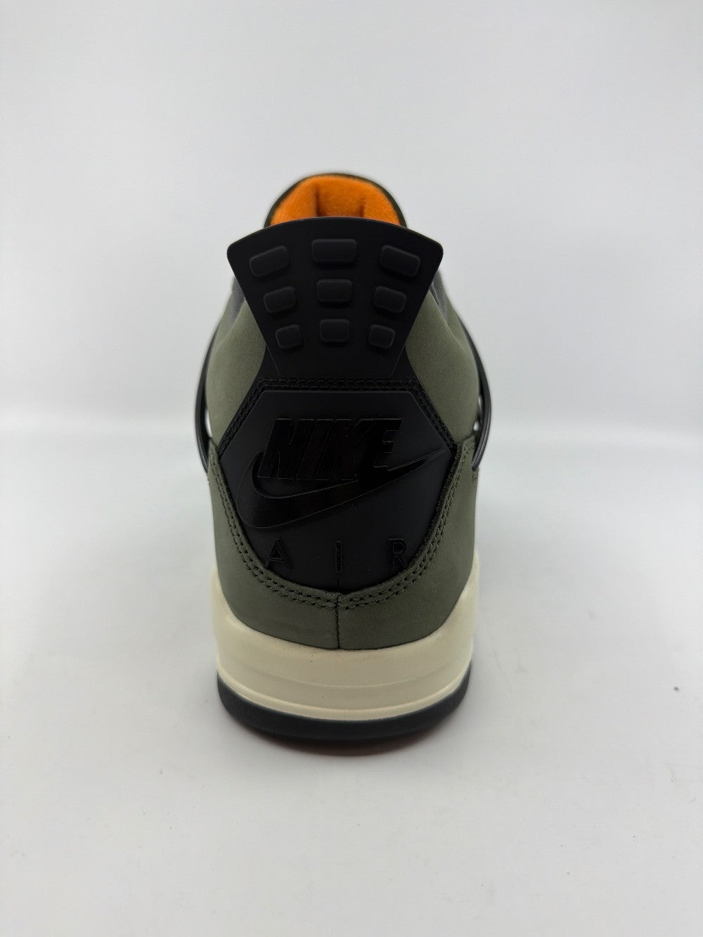 AJ 4 - UNDEFEATED (2025)|39893