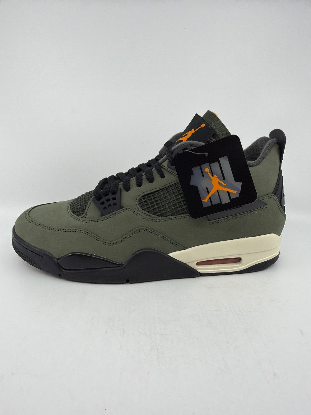 AJ 4 - UNDEFEATED (2025)|39895