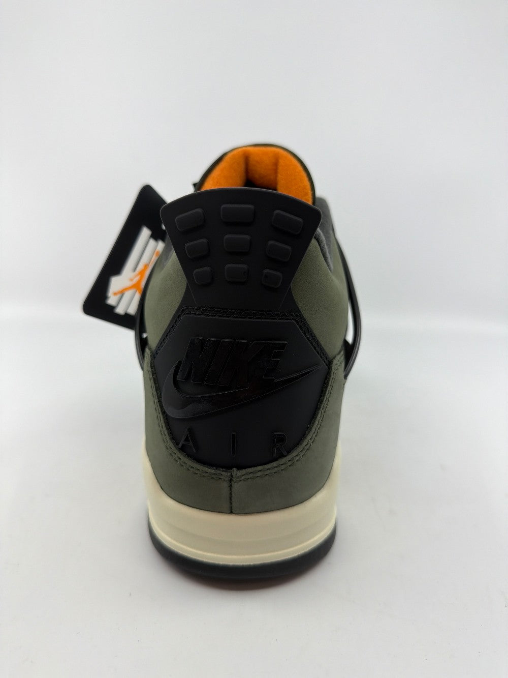 AJ 4 - UNDEFEATED (2025)|39898
