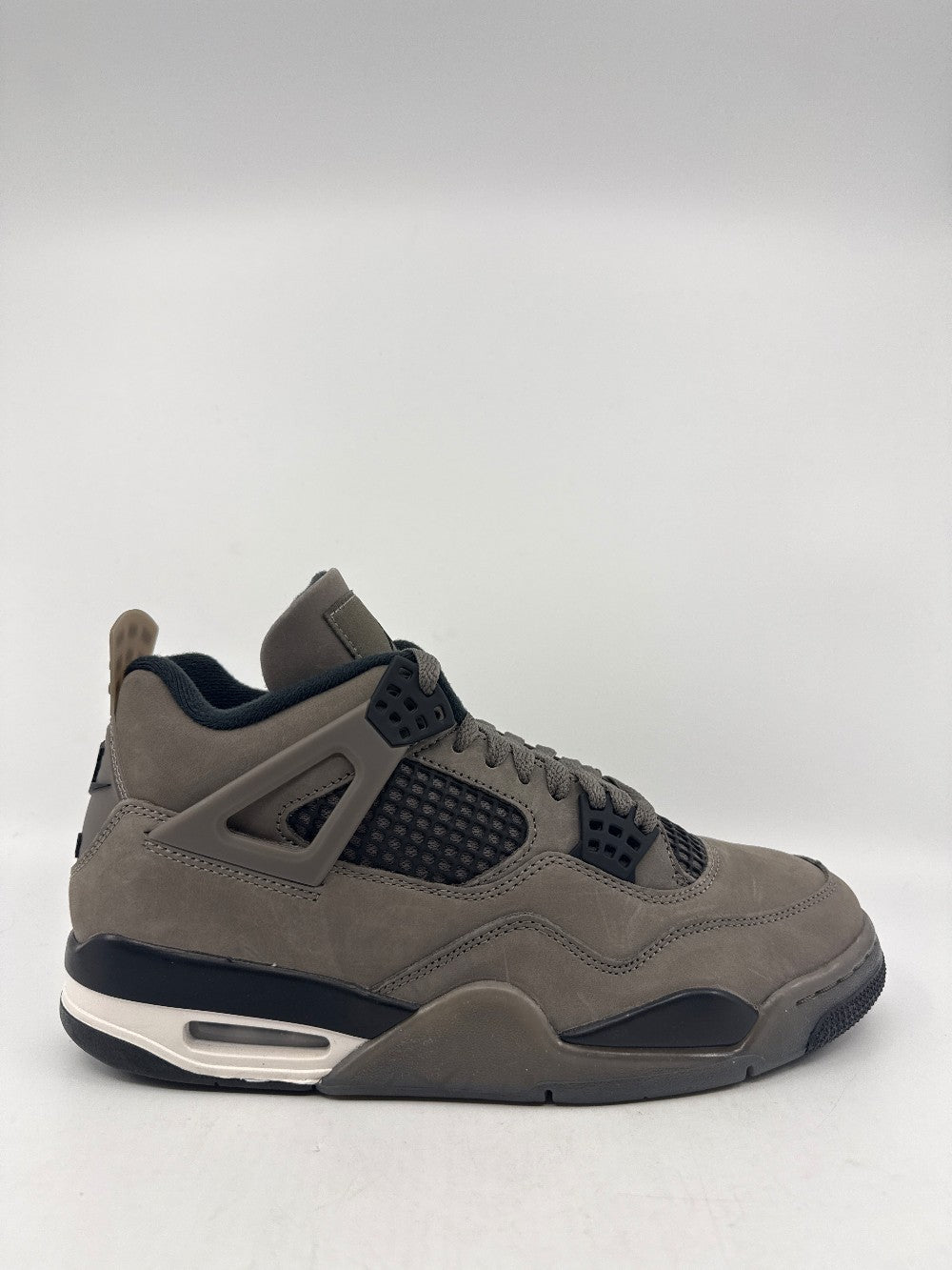 *USED* AJ 4 - CAVE STONE|40286