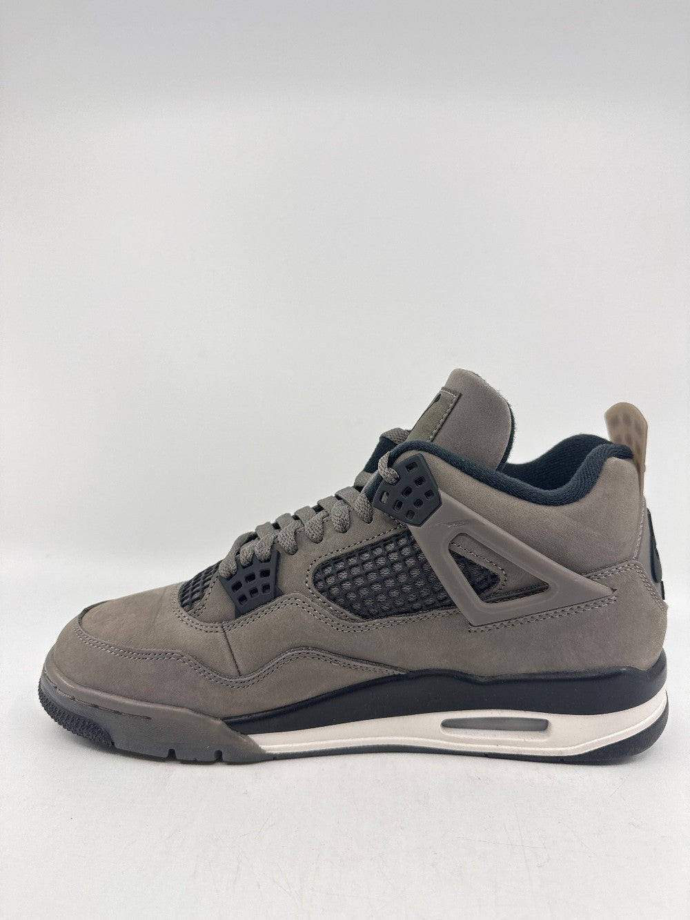 *USED* AJ 4 - CAVE STONE|40288