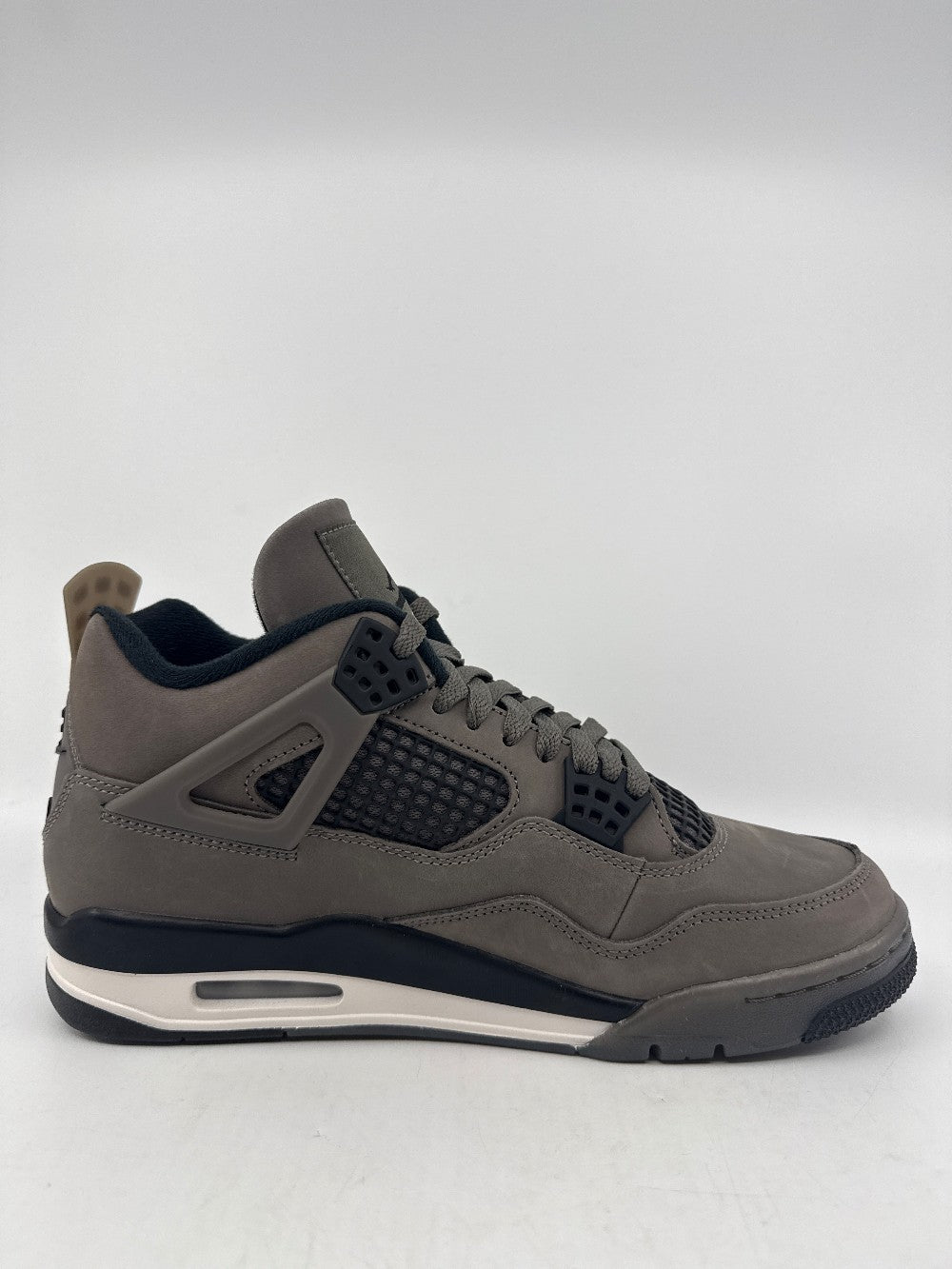 *USED* AJ 4 - CAVE STONE|40293