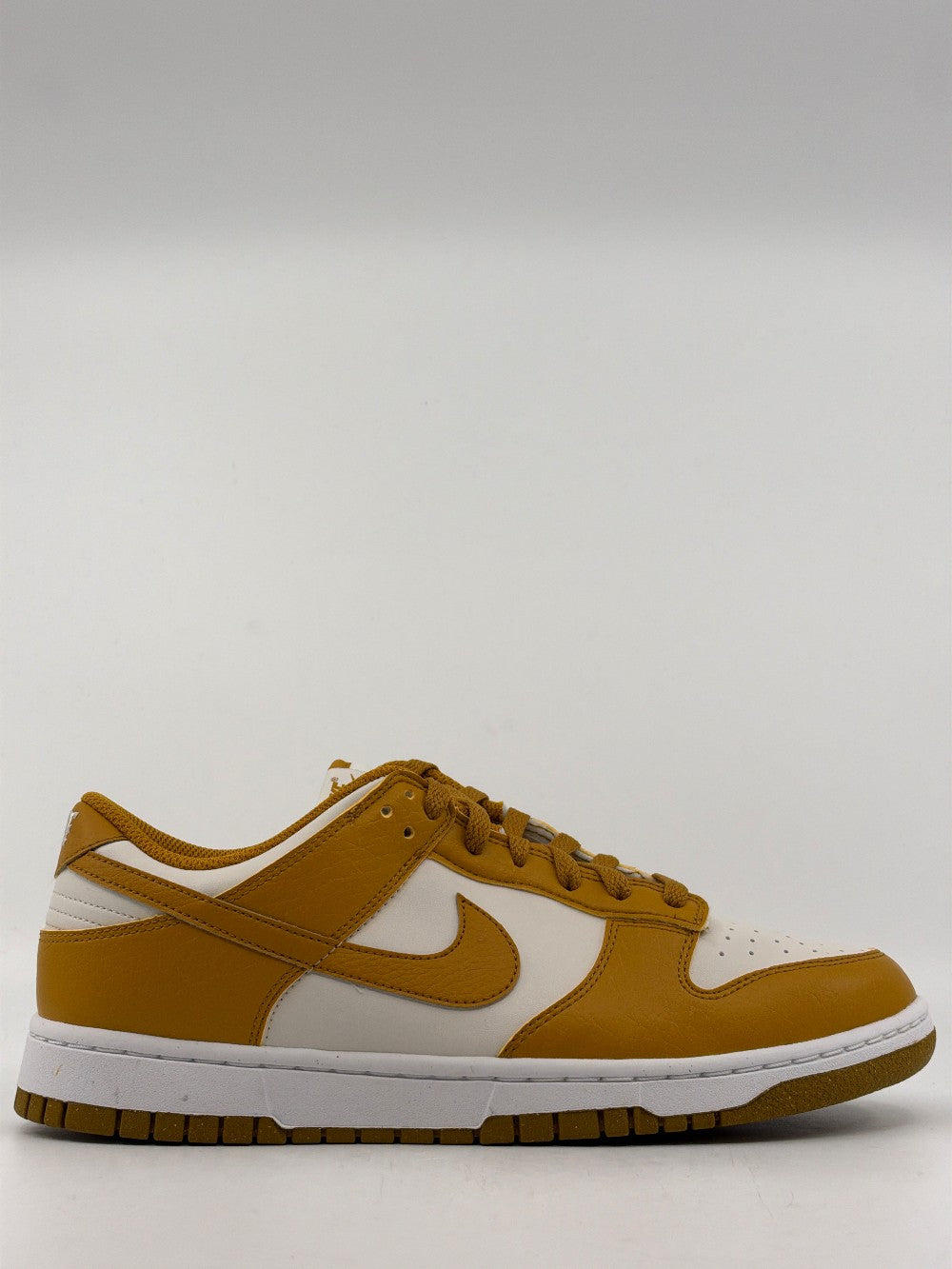 NIKE DUNK LOW NEXT NATURE (W) - PHANTOM GOLD SUEDE|40504