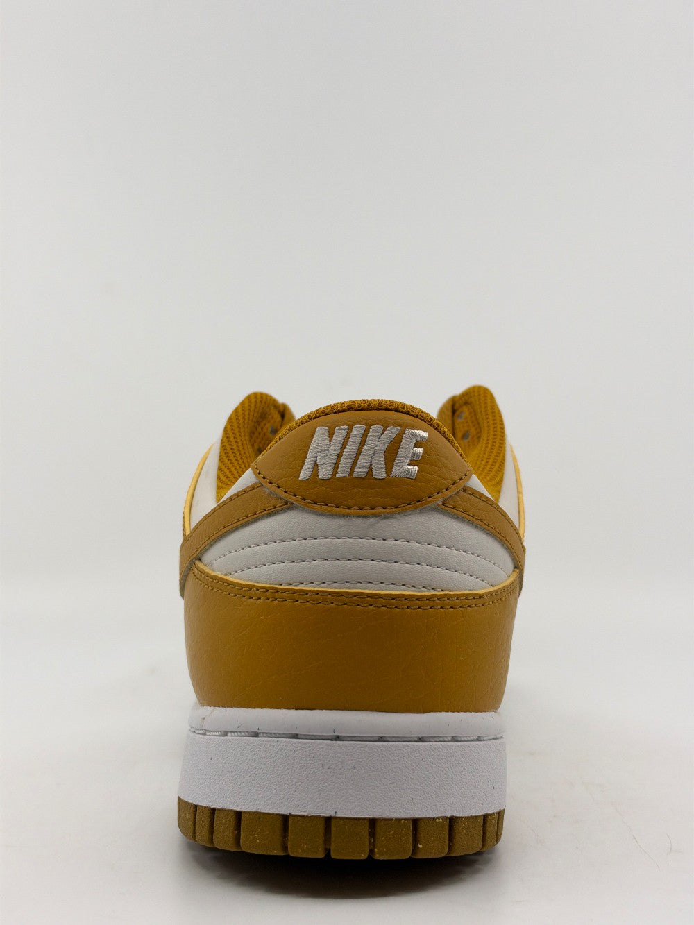 NIKE DUNK LOW NEXT NATURE (W) - PHANTOM GOLD SUEDE|40511