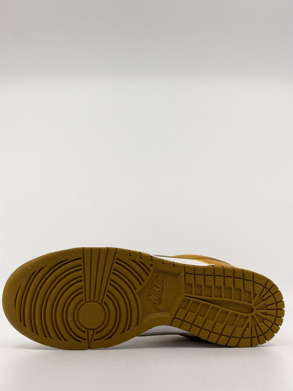 NIKE DUNK LOW NEXT NATURE (W) - PHANTOM GOLD SUEDE|40515