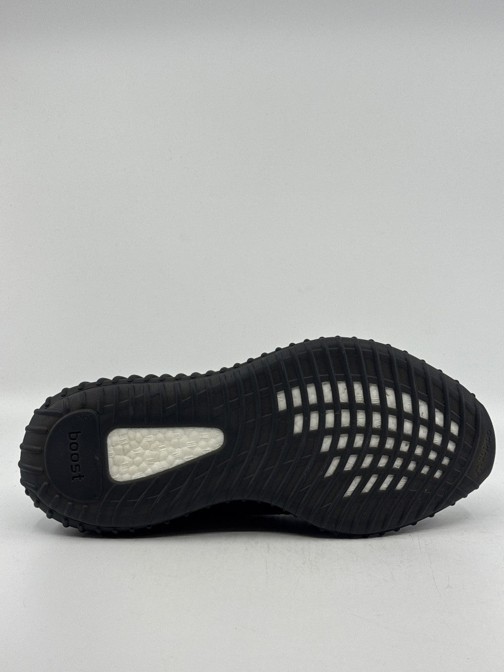 *NO BOX* YEEZY 350 V2 - BLACK RED|40663
