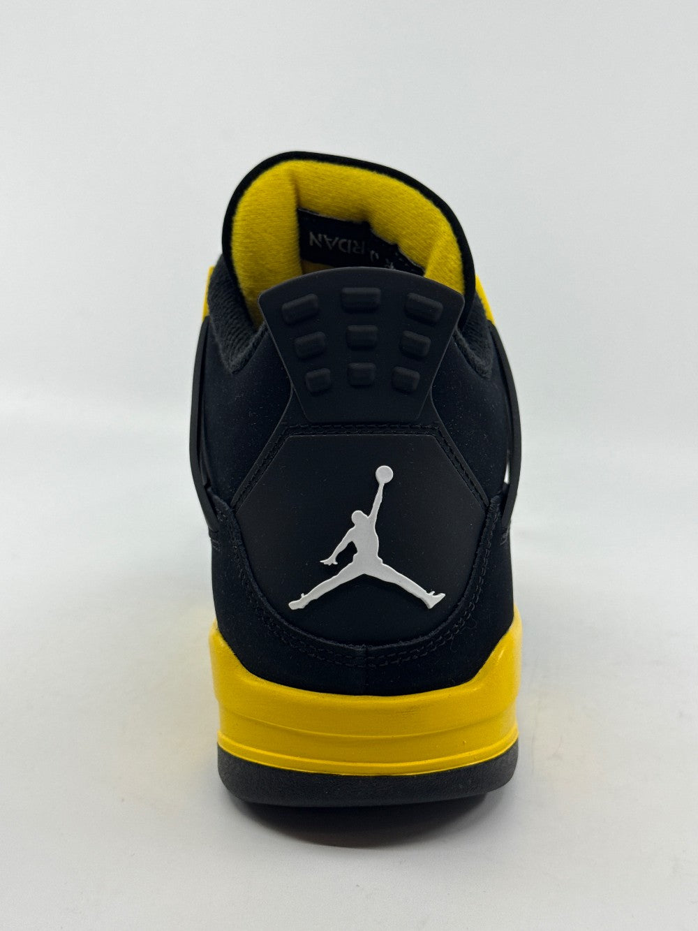 AJ 4 - THUNDER (2023)|40708