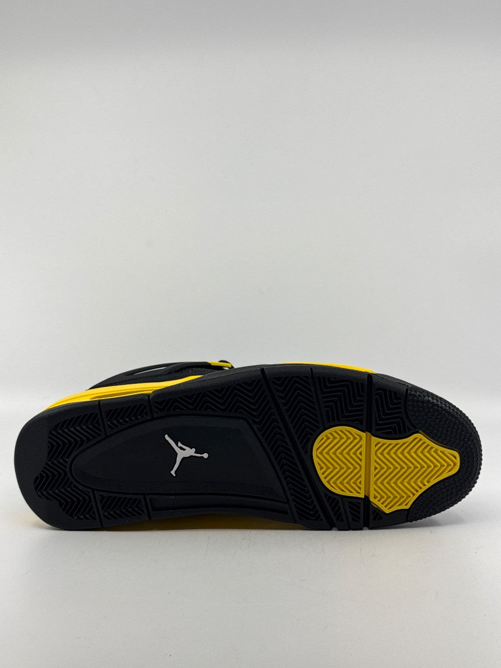 AJ 4 - THUNDER (2023)|40712