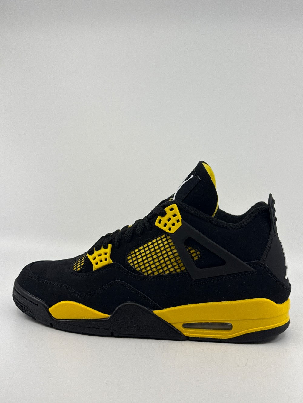 AJ 4 - THUNDER (2023)|40713