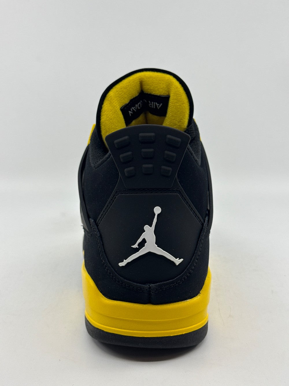 AJ 4 - THUNDER (2023)|40714