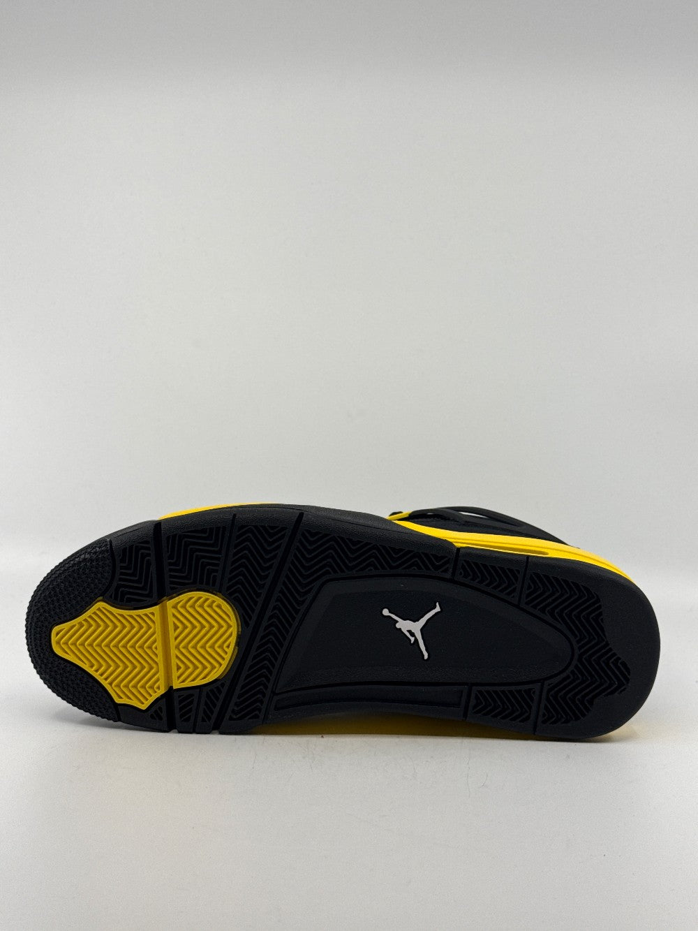 AJ 4 - THUNDER (2023)|40718