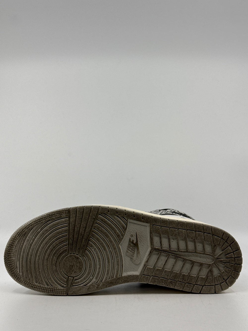 *USED* AJ 1 - WHITE CEMENT|41629