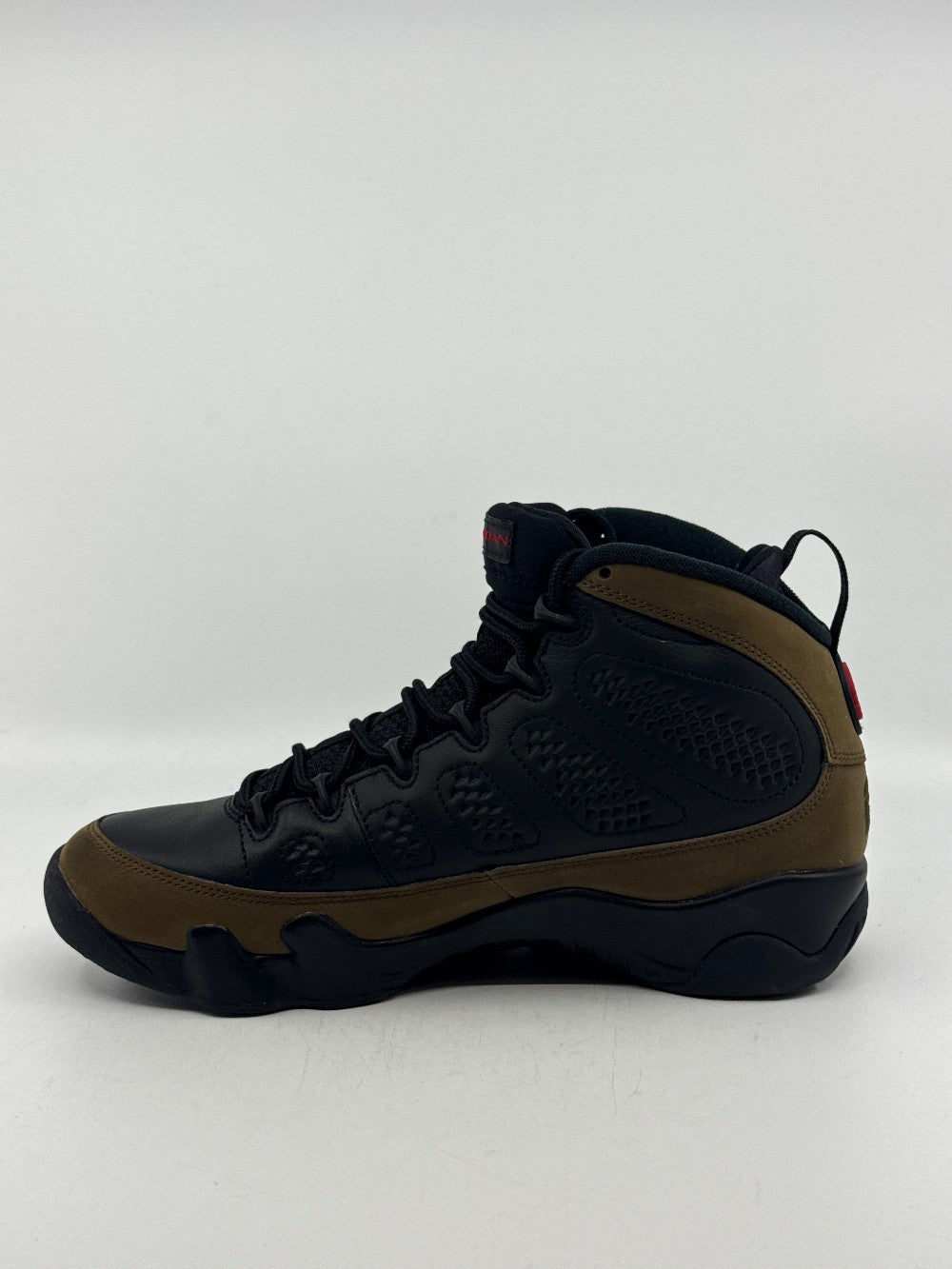 *USED* AJ 9 - OLIVE (2024)|41802