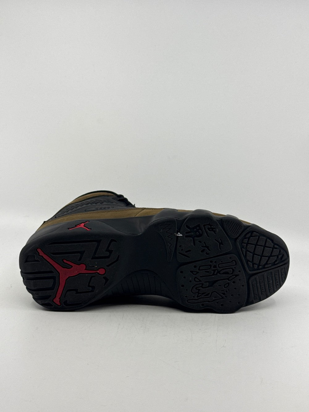 *USED* AJ 9 - OLIVE (2024)|41806