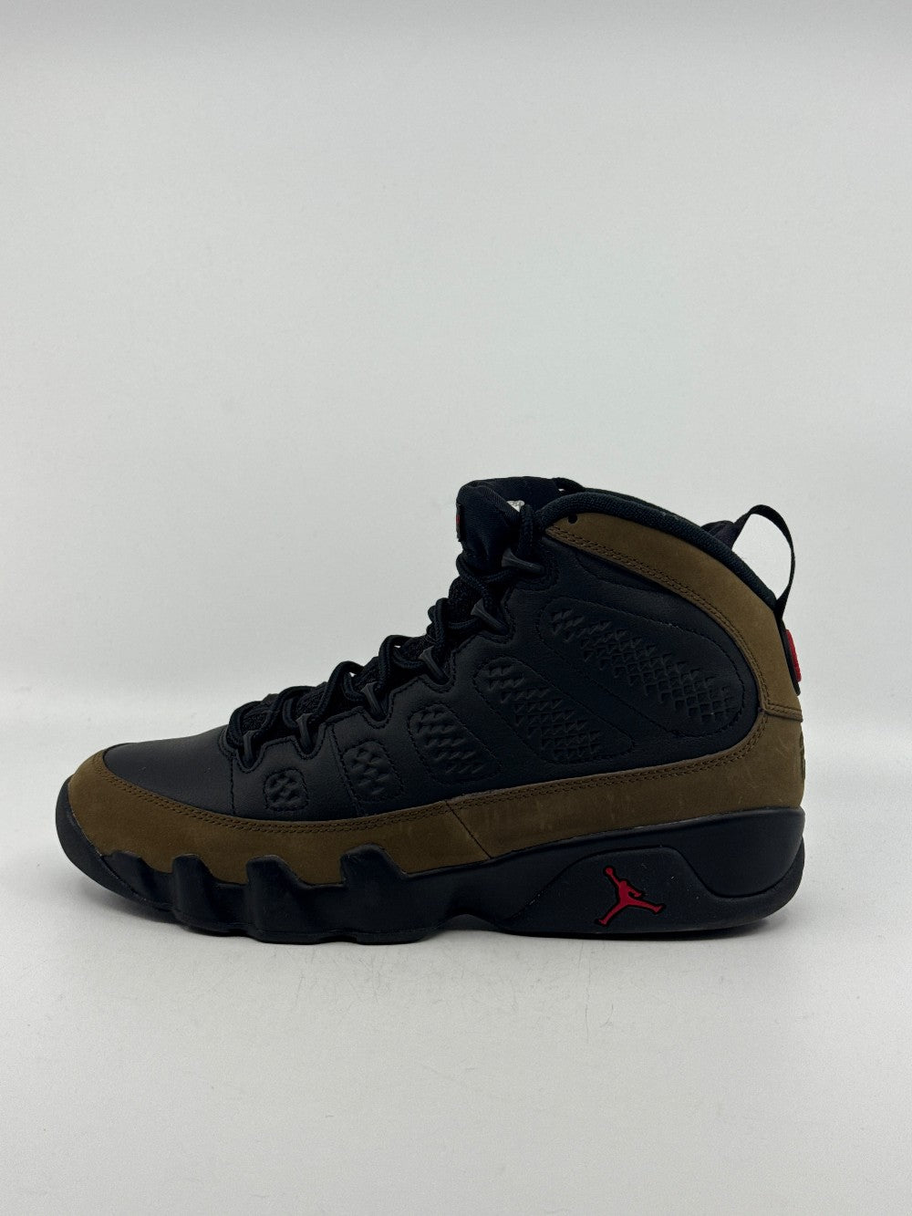 *USED* AJ 9 - OLIVE (2024)|41807
