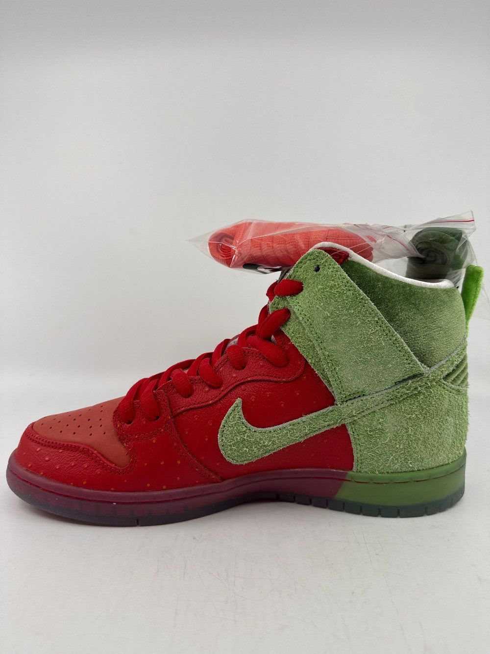 NIKE SB DUNK HIGH - STRAWBERRY COUGH|42065