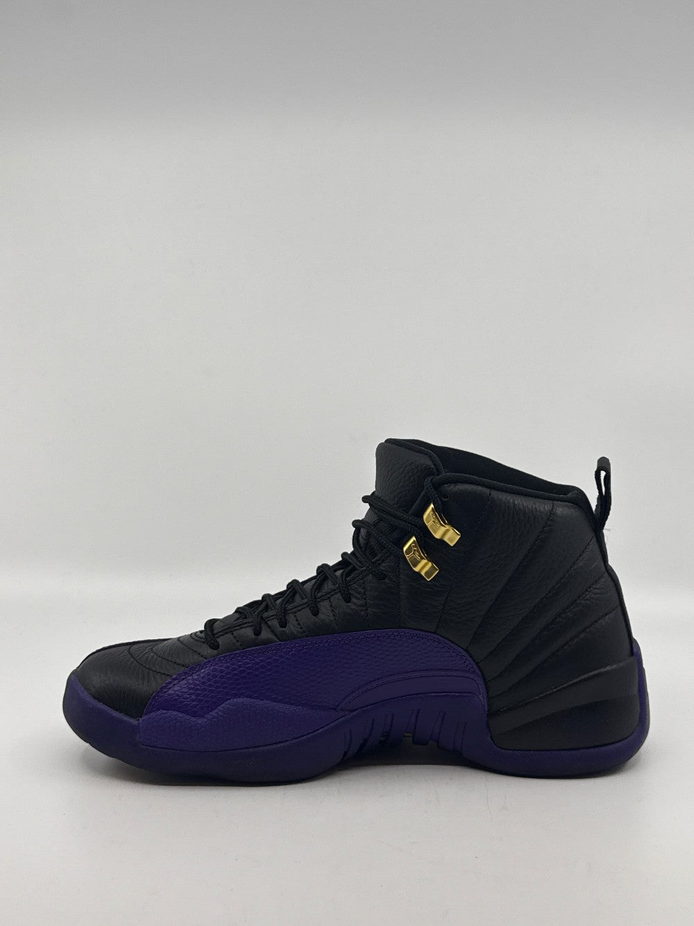*USED* AJ 12 - FIELD PURPLE|42579