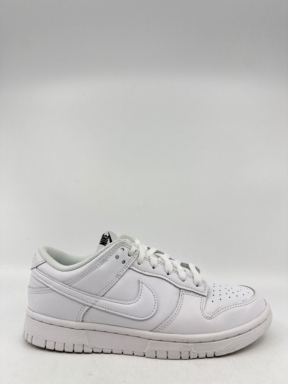*USED* NIKE DUNK LOW (W) - TRIPLE WHITE (2021)|43090