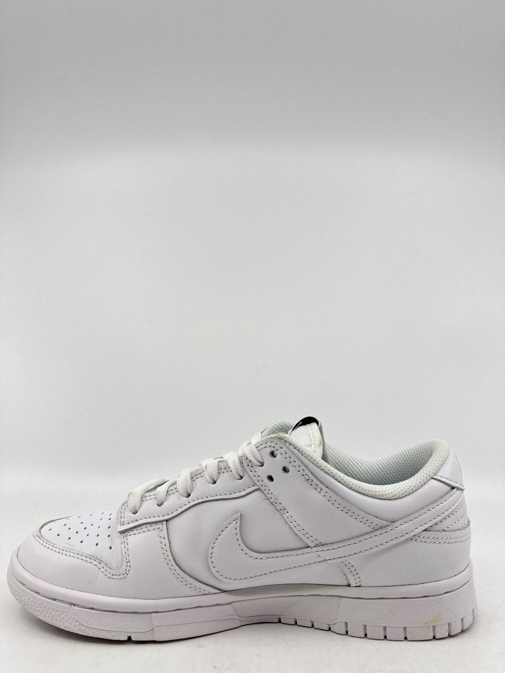 *USED* NIKE DUNK LOW (W) - TRIPLE WHITE (2021)|43092
