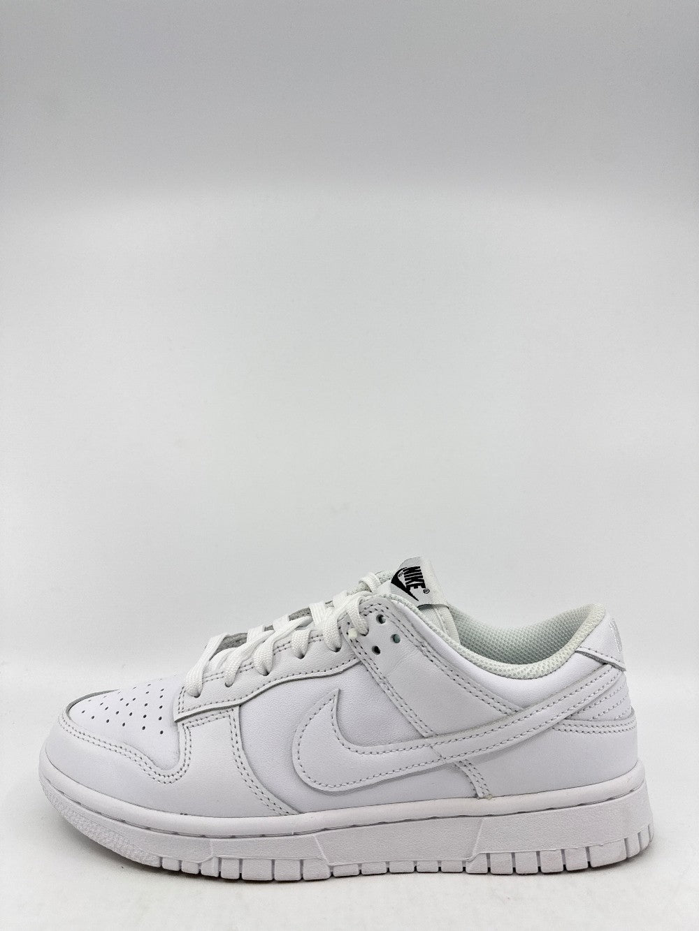 *USED* NIKE DUNK LOW (W) - TRIPLE WHITE (2021)|43095